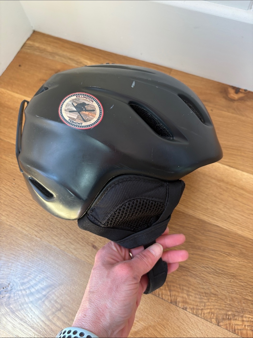 Giro Black Ski/Snowboard Helmet with Ear Pads